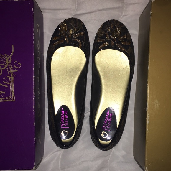 Like New Princess Vera Wang Flats sz 8 - Picture 2 of 6